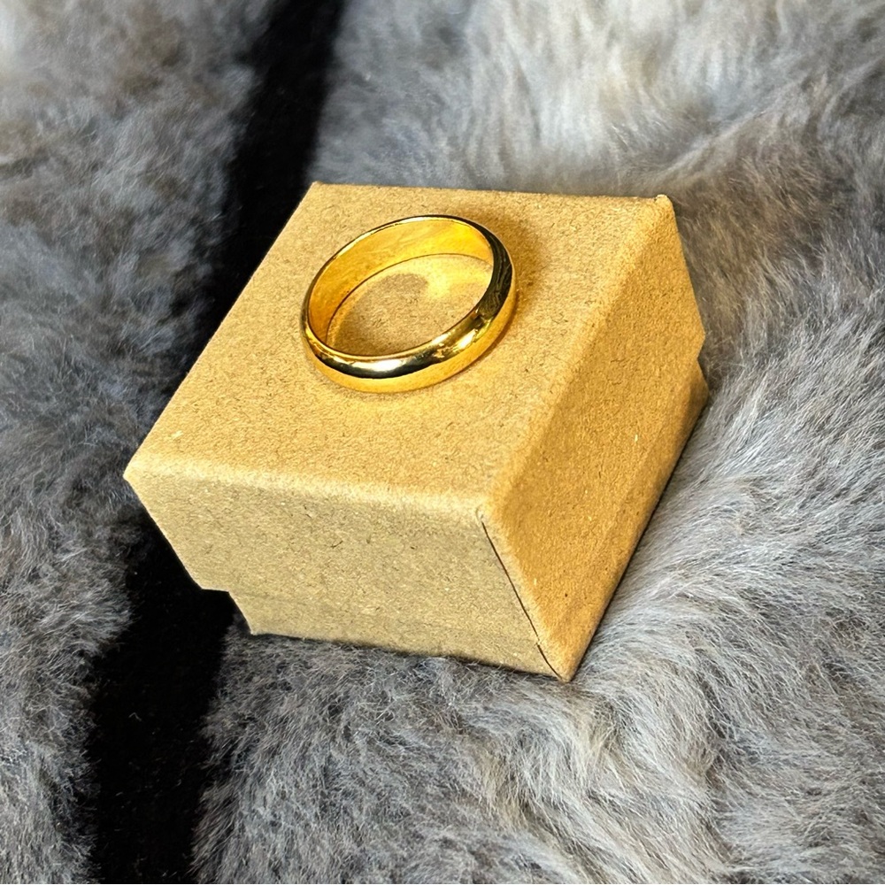 Shiny 18kt gold plated 4mm stainless steel comfort dome band ring 8